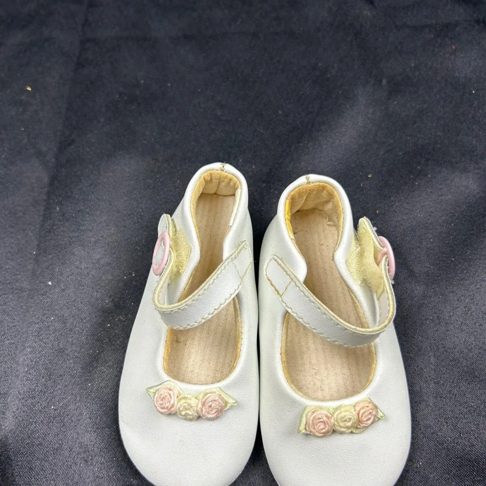 Vintage Baby Girl White Mary Jane Crib Shoes Ribbon Rose Floral Pre-Walker Flats